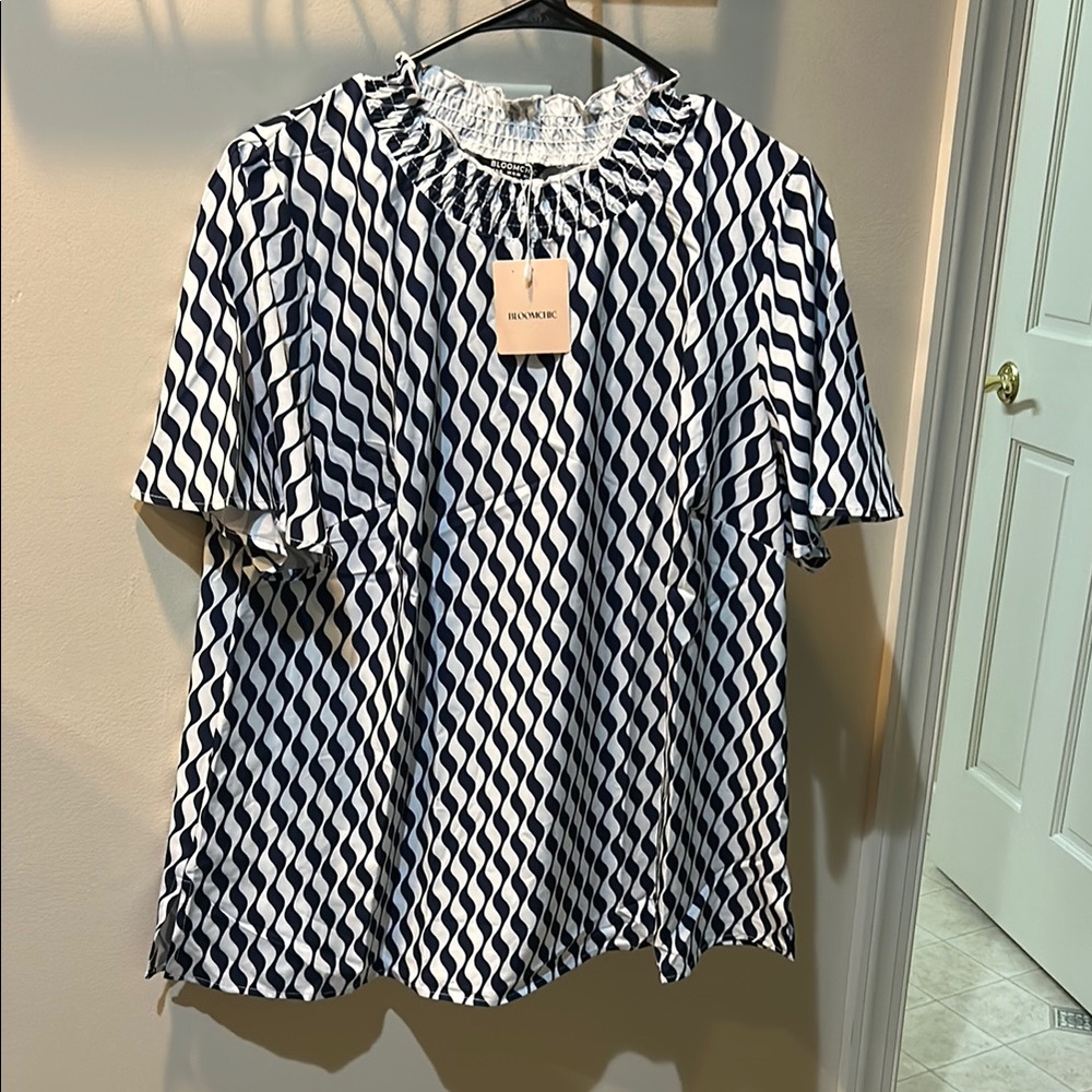 BloomChic Navy and White Wave Pattern Blouse